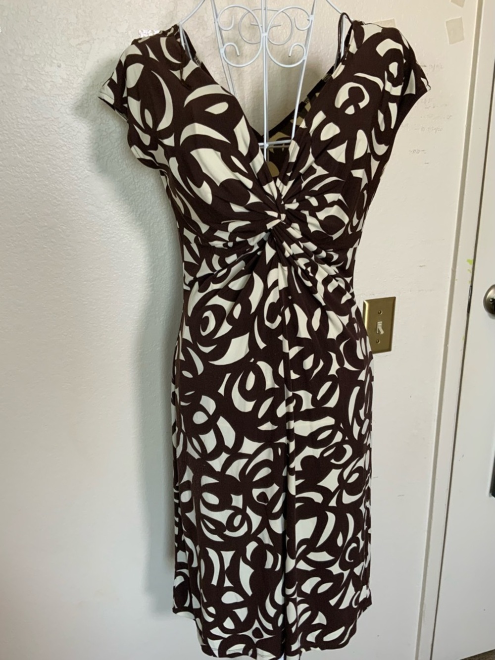 London Times Brown and Cream Knot-Front Midi Dress